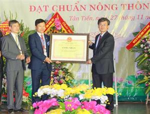 Xã Tân Tiến đón Bằng công nhận đạt chuẩn nông thôn mới